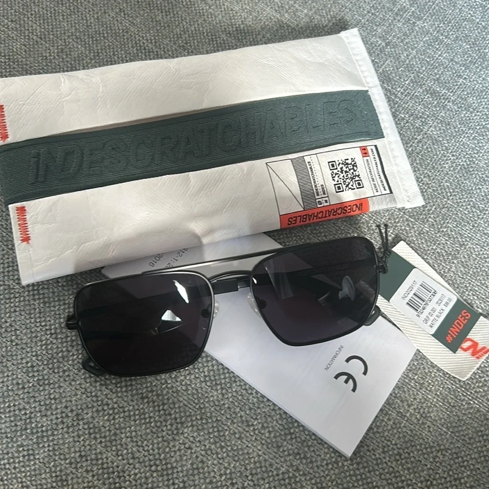 INDESCRATCHABLE Black Grip Sunglasses Unisex